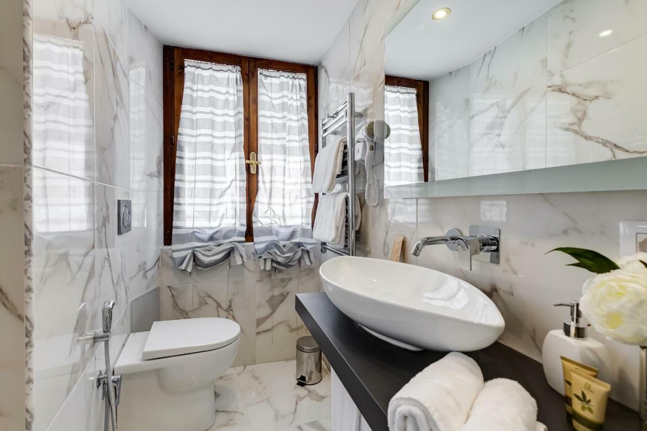 Trevi Private Suites By Premium Suites Collection โรม ภายนอก รูปภาพ
